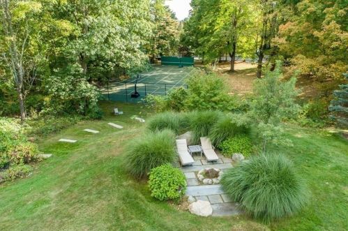 1 Sears Rd, Southborough MA 01772-1101 exterior