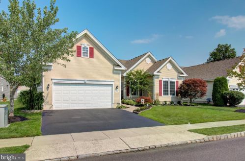 19 Ambrose Dr, Columbus NJ  08022-2305 exterior