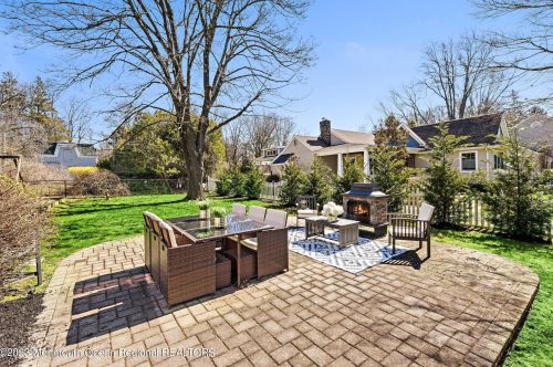 450 Branch Ave, Little Silver NJ  07739-1111 exterior