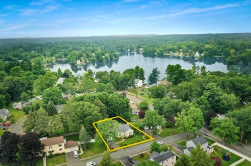 3 Elliot Rd, Lynnfield MA  01940-2001 exterior