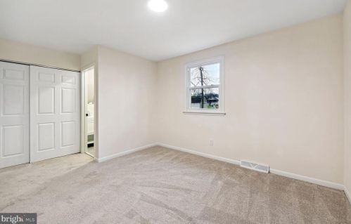 1050 Bennett Dr, West Deptford NJ exterior