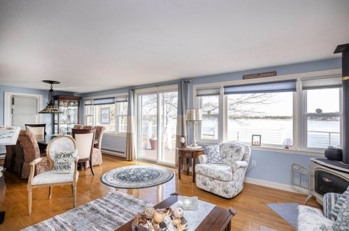 19 Over Jordan Rd, Wareham MA 02571-2414 exterior