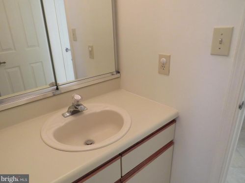 53 Lake View Ter, Columbus NJ  08022-1033 exterior