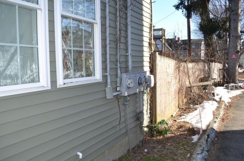 9 Larch St, Worcester, MA 01609-1833