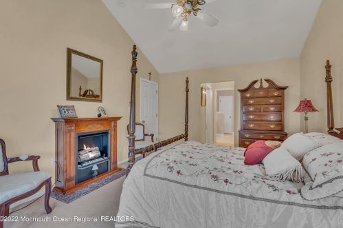 11 Charles Ct, Tinton Falls NJ 07712-7941 exterior