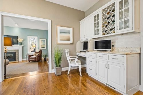 16 Franklin Rodgers Rd, Hingham MA 02043-2664 exterior