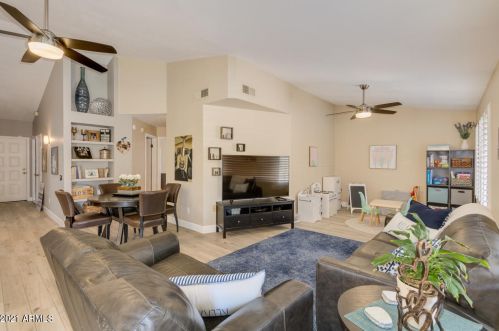 4302 Acoma Dr, Phoenix AZ 85032-4855 exterior