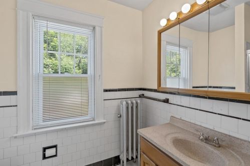 188 Newman Ave, Seekonk MA 02771-4911 exterior