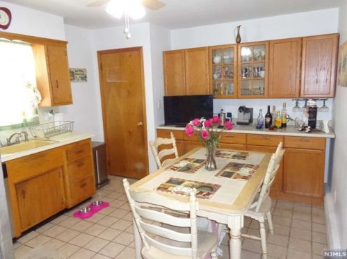 133 Belgrove Dr, Kearny NJ 07032-1505 exterior