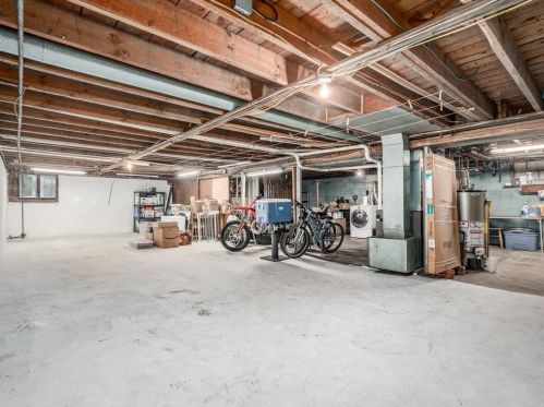 175 Middle Rd, New Bedford MA 02743-2016 exterior