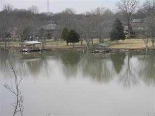 925 Aqua Dr, Gallatin, TN 37066-4101