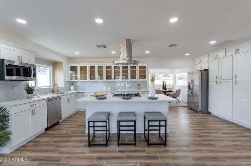 1121 Bethany Home Rd, Phoenix AZ  85014-2229 exterior