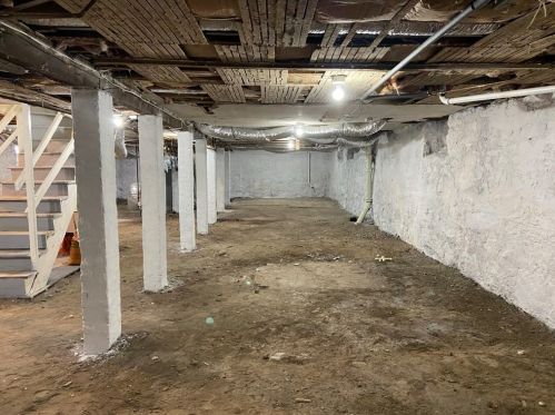 764 Plymouth Ave, Fall River MA 02721-1946 exterior