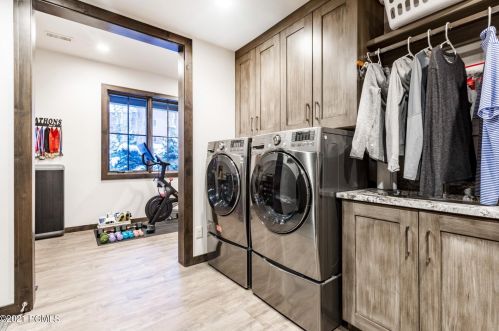 2424 Iron Mtn Dr, Park City UT 84060-6559 exterior