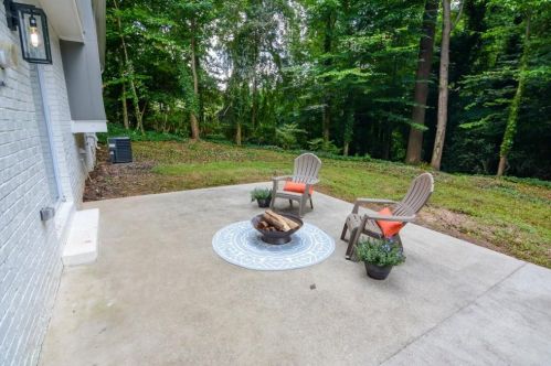 2420 Leisure Lake Dr, Atlanta GA  30338-5319 exterior