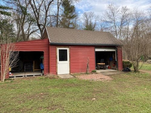 10 Hitching Post Rd, Amherst MA 01002-1155 exterior