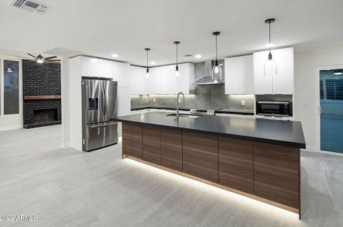 9662 18th St, Phoenix AZ  85020-2317 exterior