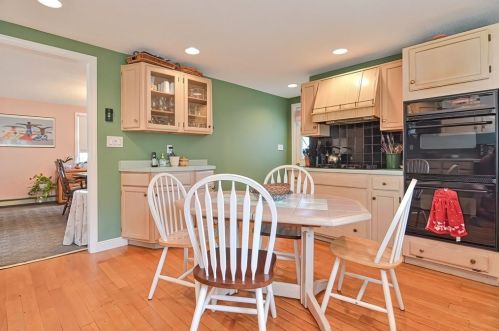 208 Cherry St, Newton MA 02465-1246 exterior