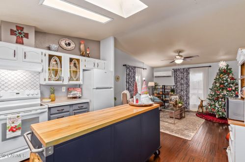 42010 3 St, Phoenix AZ 85086-7300 exterior