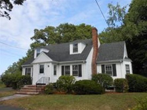 37 Courtland Cir, Milton MA  02186-4303 exterior