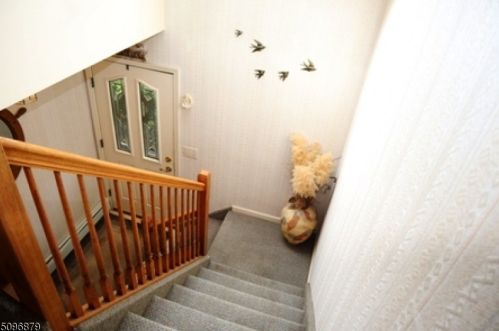 4 Courter Ln, East Hanover NJ  07936-3043 exterior