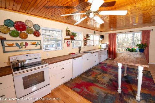 61 Lakeview Dr, Jackson Twp NJ 08527-2701 exterior