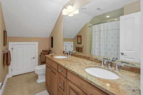 28 Raynor Dr, Hingham MA 02043-4882 exterior