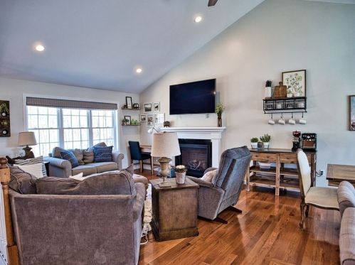 341 Courtney St, Fall River MA 02720-6726 exterior