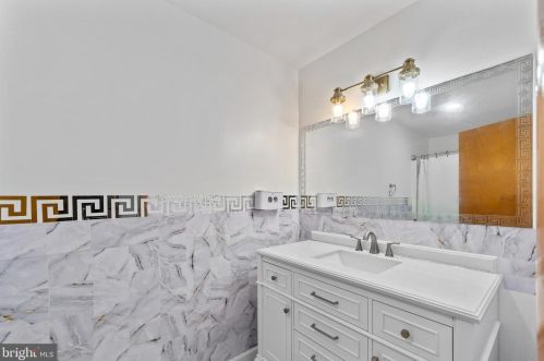 410 Lewistown Rd, Columbus NJ 08022-2222 exterior