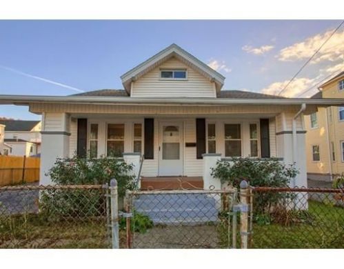 8 Beacon St, Lawrence MA  01843-2075 exterior