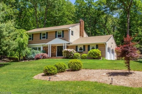 51 Dewey Dr, Skyline Lakes, NJ 07456-2704