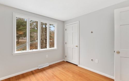 347 Prospect St, Hingham MA 02061-1140 exterior