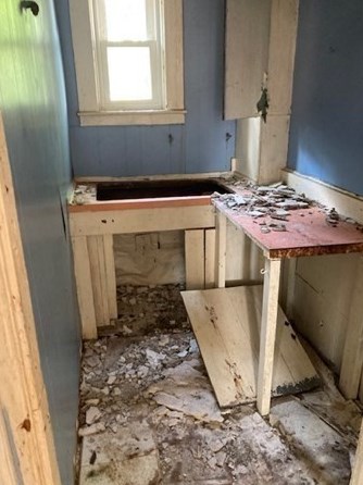 513 Front St, New Bedford MA 02744-2618 exterior