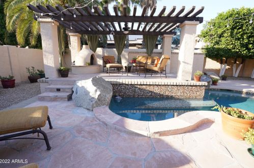 318 Campo Bello Dr, Phoenix AZ 85032-2216 exterior