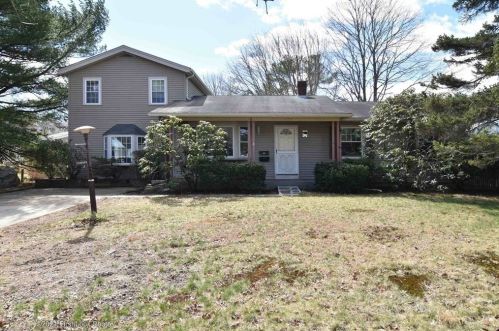 46 Longview Rd, New Bedford, MA 02745-1926