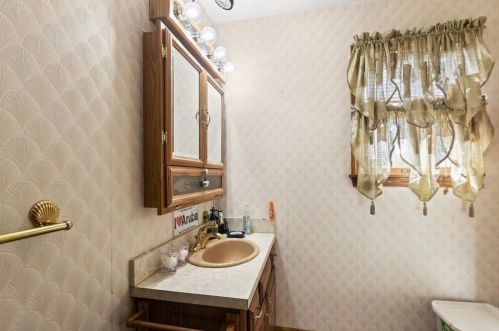 34 Grampian Way, Weymouth MA 02188-3506 exterior