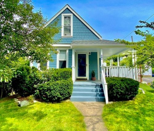 26 Beecher Pl, Newton, MA 02459-2313