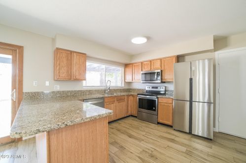 2235 Bluefield Ave, Phoenix AZ  85023-1214 exterior