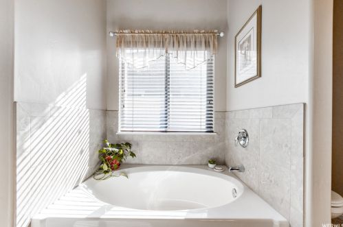 733 Clb Oaks Dr, Sandy UT 84070 exterior