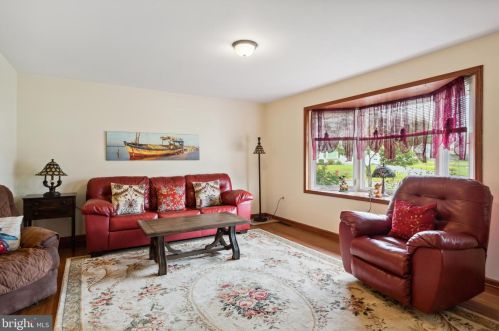 100 Holly Dr, West Deptford NJ 08096-3320 exterior