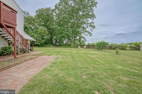 431 Meadowcroft Rd, West Deptford NJ 08096-4007 exterior