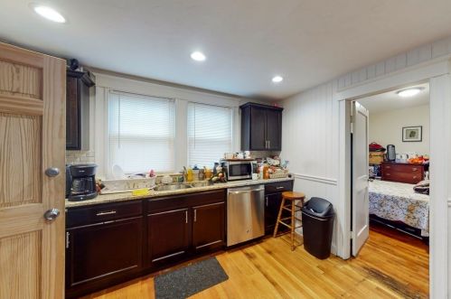 22 Collins St, Peabody MA 01960-1971 exterior