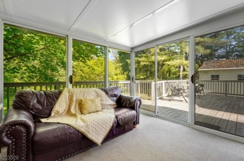 27 Ridgedale Ave, East Hanover NJ 07936-1804 exterior