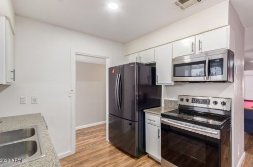 2248 Chipman Rd, Phoenix AZ 85040-2472 exterior