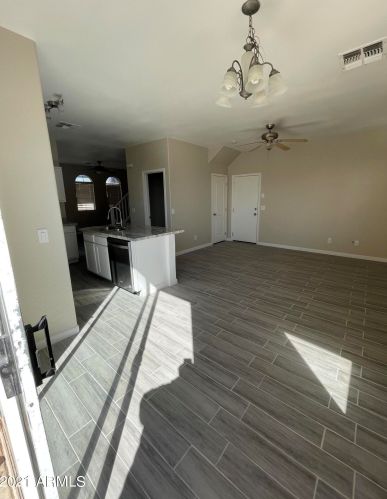 111 65 Dr, Phoenix AZ 85033-1604 exterior