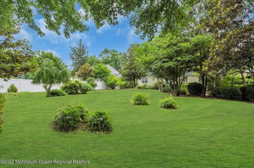 52 Laurel Dr, Little Silver NJ 07739-1416 exterior