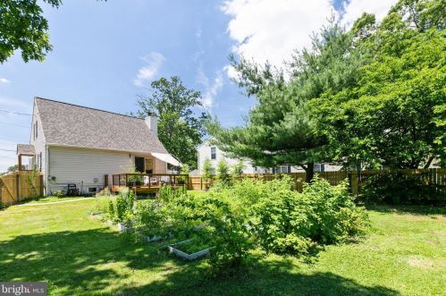 301 Lincoln Ave, West Deptford NJ  08066-1132 exterior