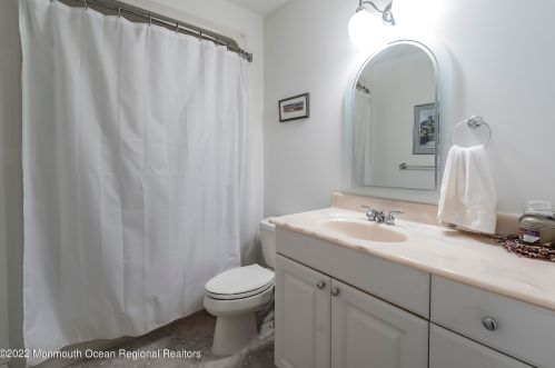 335 Veterans Hwy, Jackson Twp NJ 08527-2832 exterior