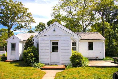 90 Railroad Ave, Eastham, MA 02642-2763