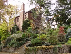 111 Hyde St, Newton, MA 02461-1237